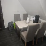 Schoene Vollausgestattete Monteurs- Gaestewohnung In Der Gartenstadt Und Naehe Geiseltalsee 2409 Lejlighed *