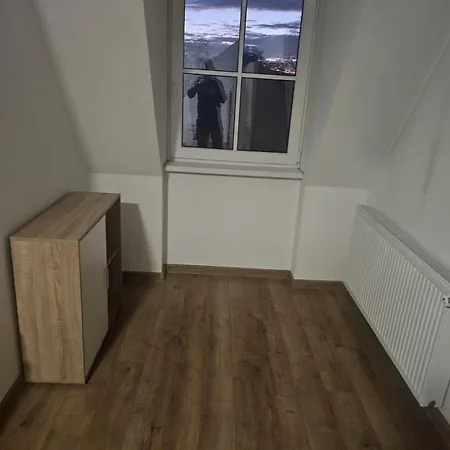 Schöne Vollausgestattete Monteurs- Gästewohnung In Der Gartenstadt Und Nähe Geiseltalsee Für 4 Personen 2409