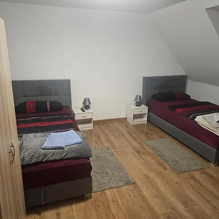 Schoene Vollausgestattete Monteurs- Gaestewohnung In Der Gartenstadt Und Naehe Geiseltalsee 2409 *