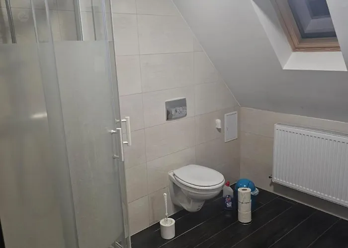 Schoene Vollausgestattete Monteurs- Gaestewohnung In Der Gartenstadt Und Naehe Geiseltalsee 2409 Apartment Leuna