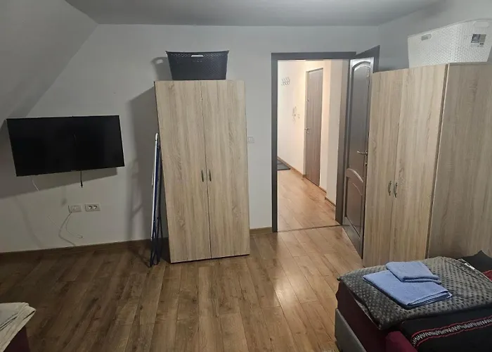 Schöne Vollausgestattete Monteurs- Gästewohnung In Der Gartenstadt Und Nähe Geiseltalsee Für 4 Personen 2409 * Leuna